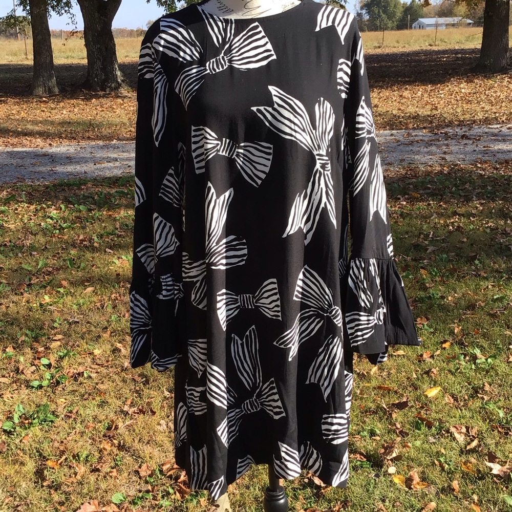 LOFT Black and White Bow Pattern Print Bell Sleeves Details Long Sleeve Dress
